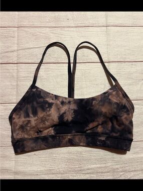 Lululemon flow Y Sports Bra size 6